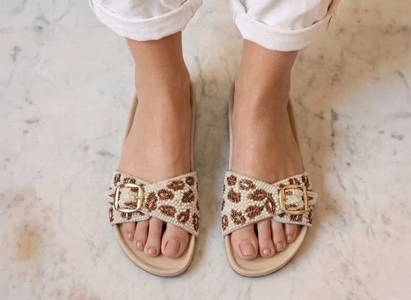 Imperfecto studded leather flats